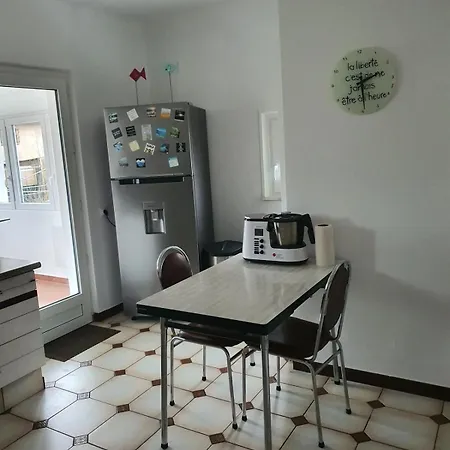 Holiday home Maison Calme Quartier *